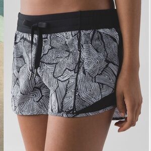 Lululemon Hotty Hot Short (Long) Size 4